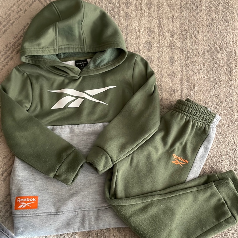 Boys Reebok sweatpant and sweatshirt set